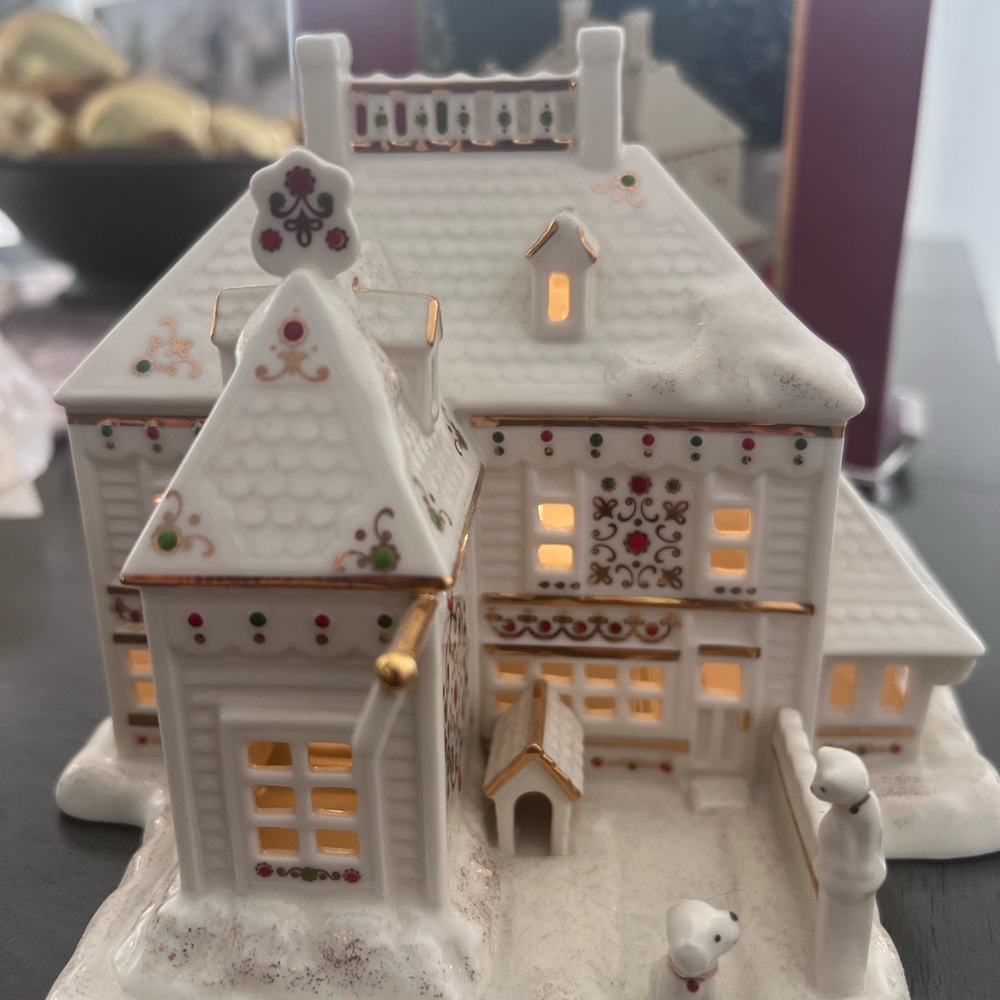 Lenox Mistletoe Park Pet shoppe Village - Picture 4 of 8